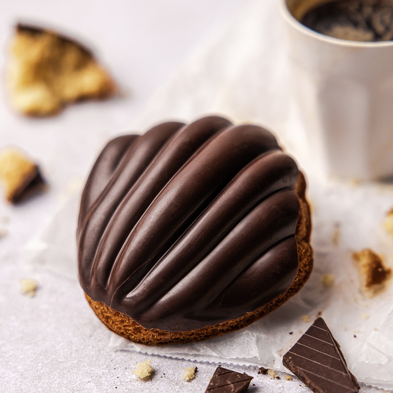 Image of (1) Madeleine coque noire