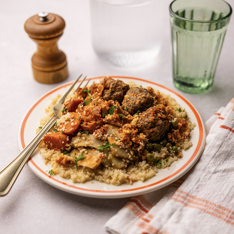Image of (3) Tajine de petits pois, carottes et artichauts, boulettes de boeuf