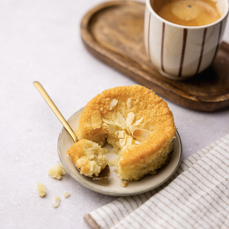 Image of (2) Cake à l'amande, coeur citron