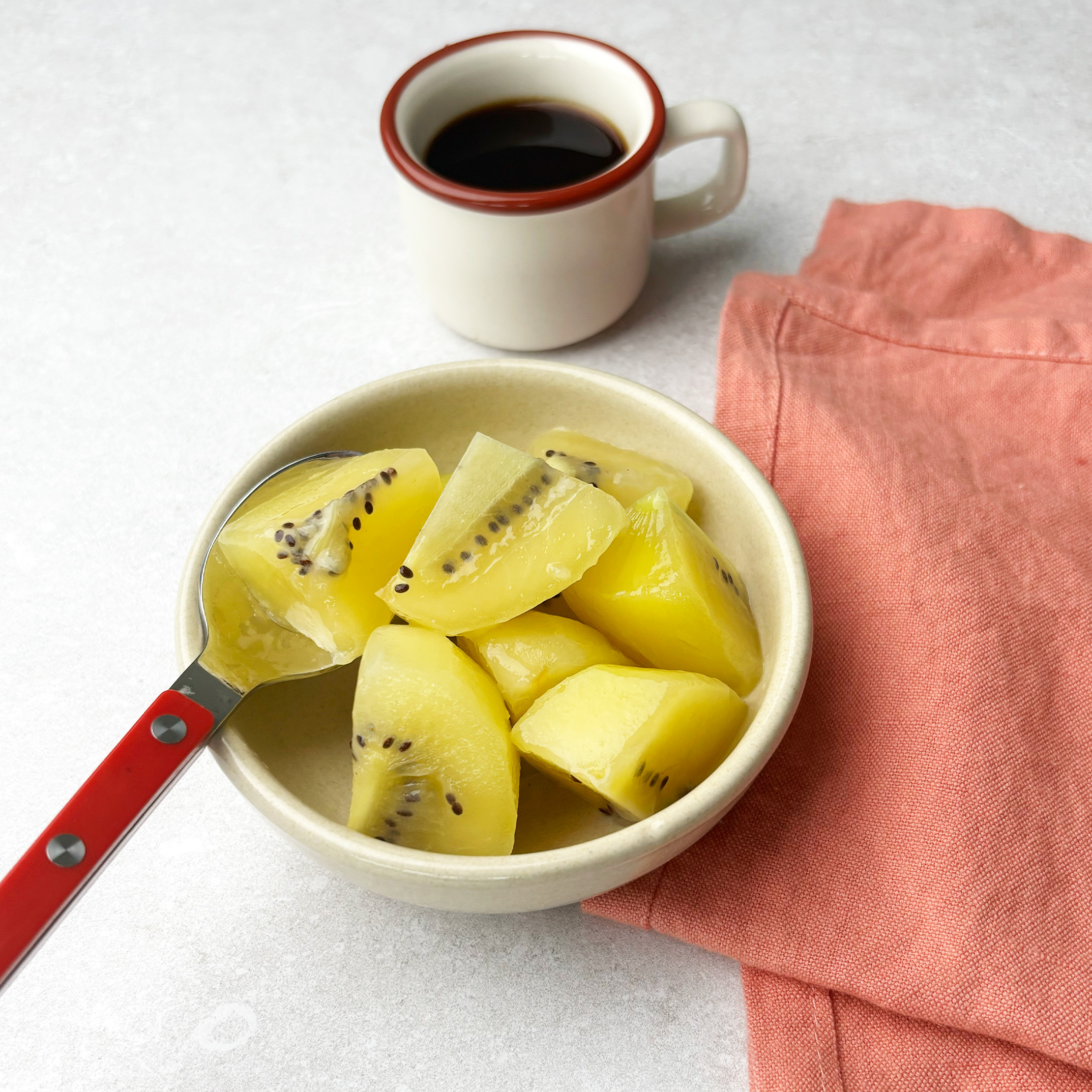 Dés de kiwi jaune